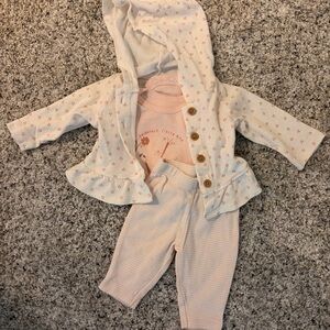 3 Adorable Newborn Outfits